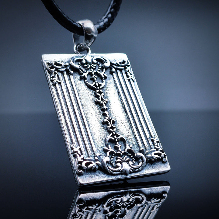 [1042] Retro Design S925 Sterling Silver Poker King Pendant with Chain - Taffu Craft Studio